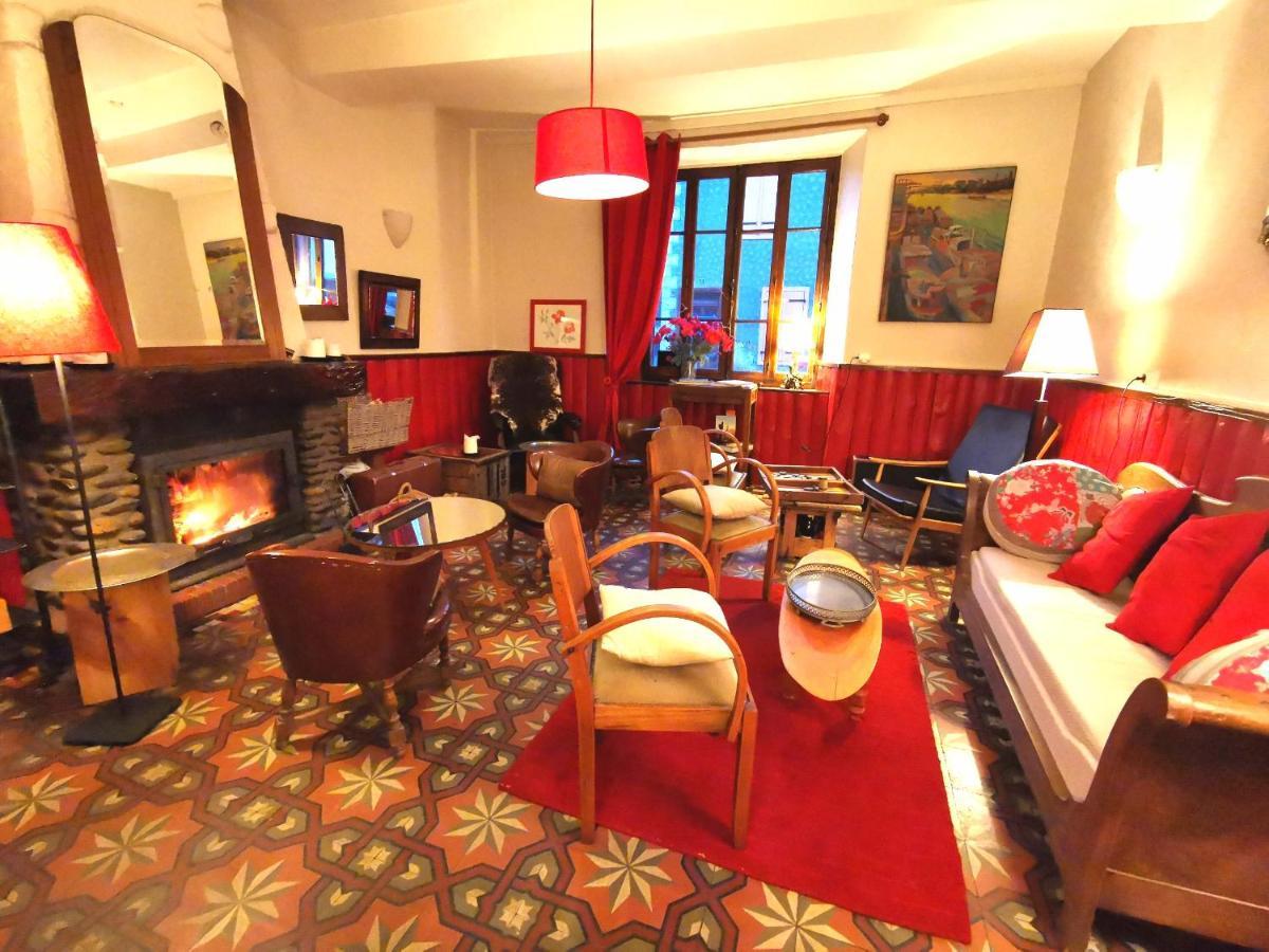 Logis Hotel Restaurant La Barguillere 圣皮埃尔德日瓦 外观 照片