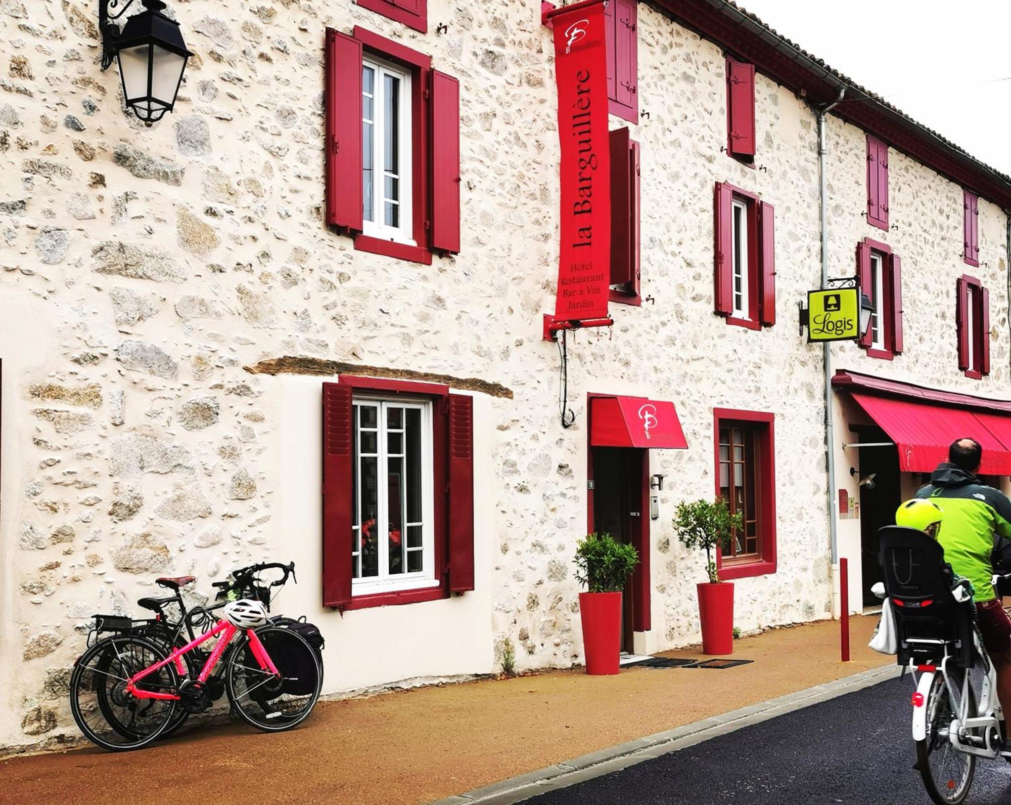 Logis Hotel Restaurant La Barguillere 圣皮埃尔德日瓦 外观 照片