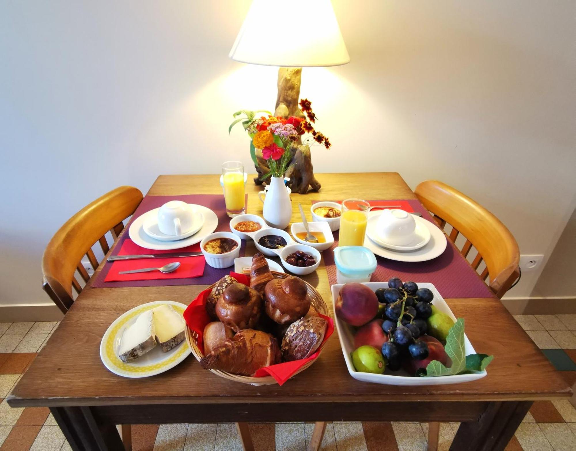 Logis Hotel Restaurant La Barguillere 圣皮埃尔德日瓦 外观 照片