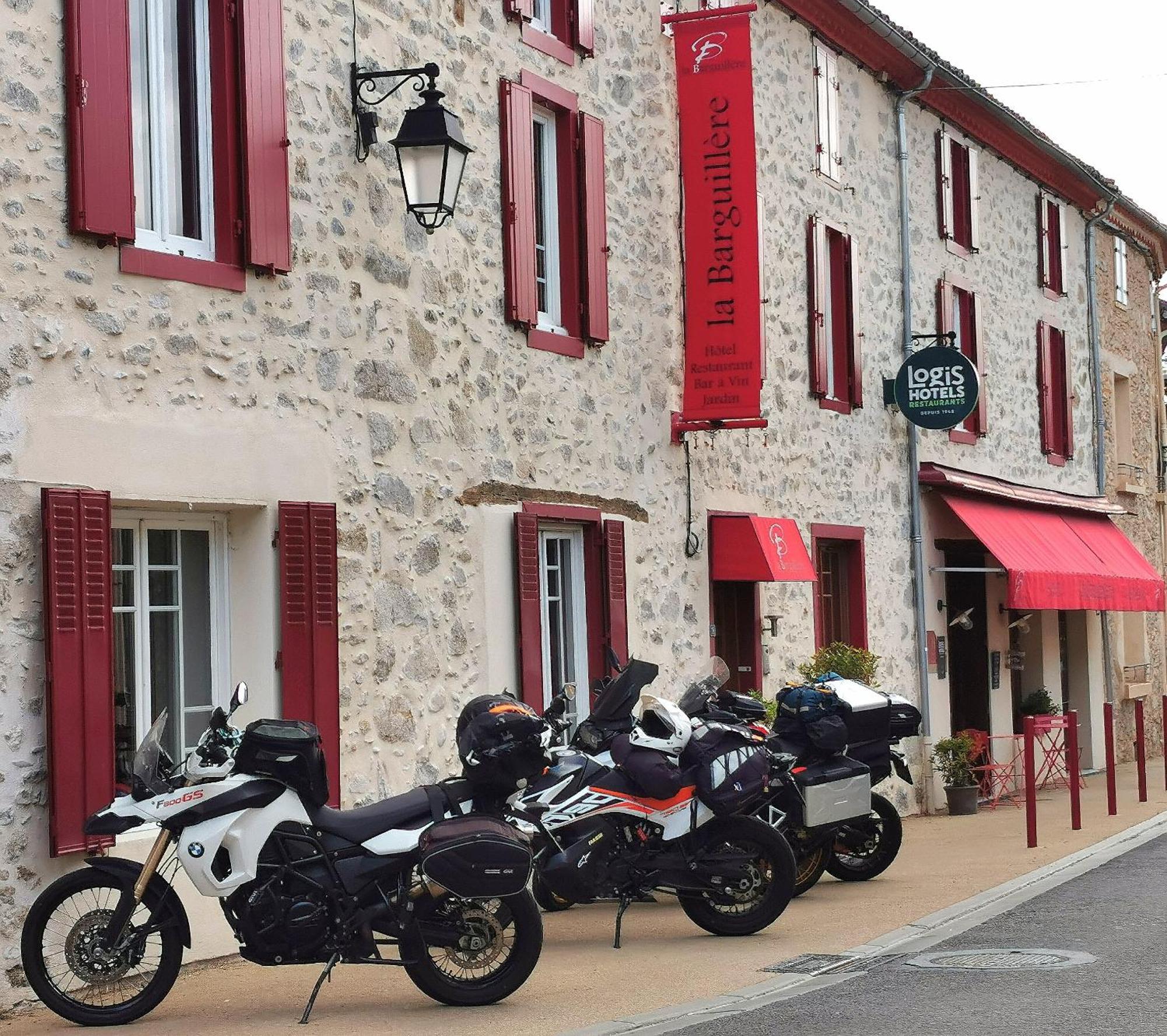 Logis Hotel Restaurant La Barguillere 圣皮埃尔德日瓦 外观 照片