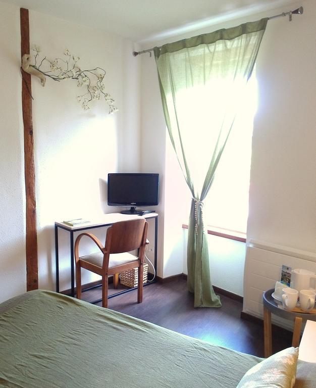 Logis Hotel Restaurant La Barguillere 圣皮埃尔德日瓦 外观 照片