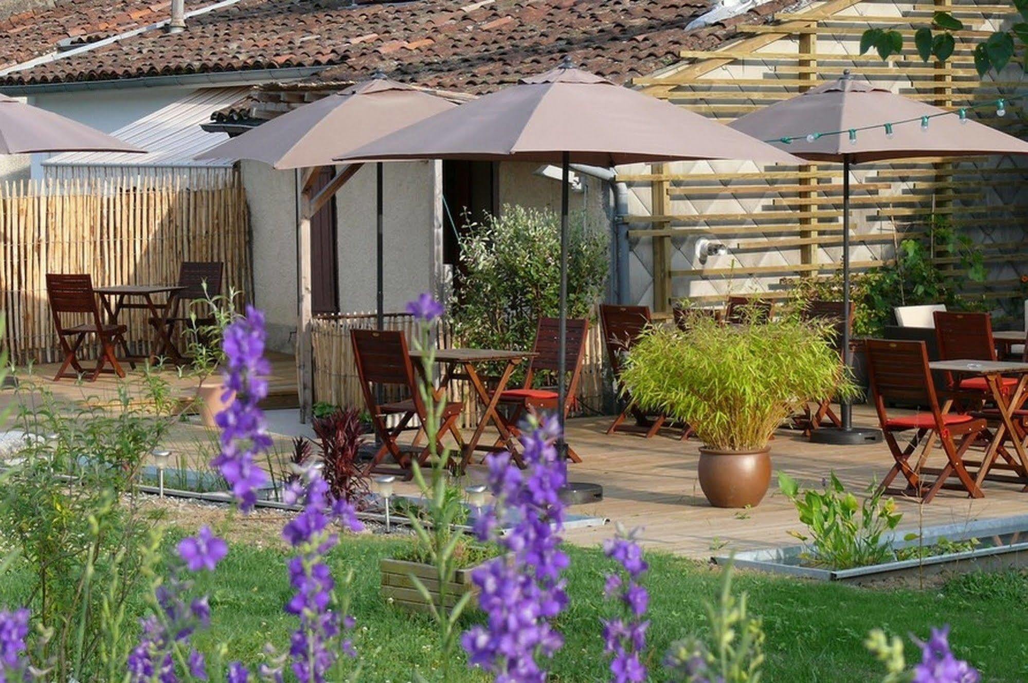Logis Hotel Restaurant La Barguillere 圣皮埃尔德日瓦 外观 照片