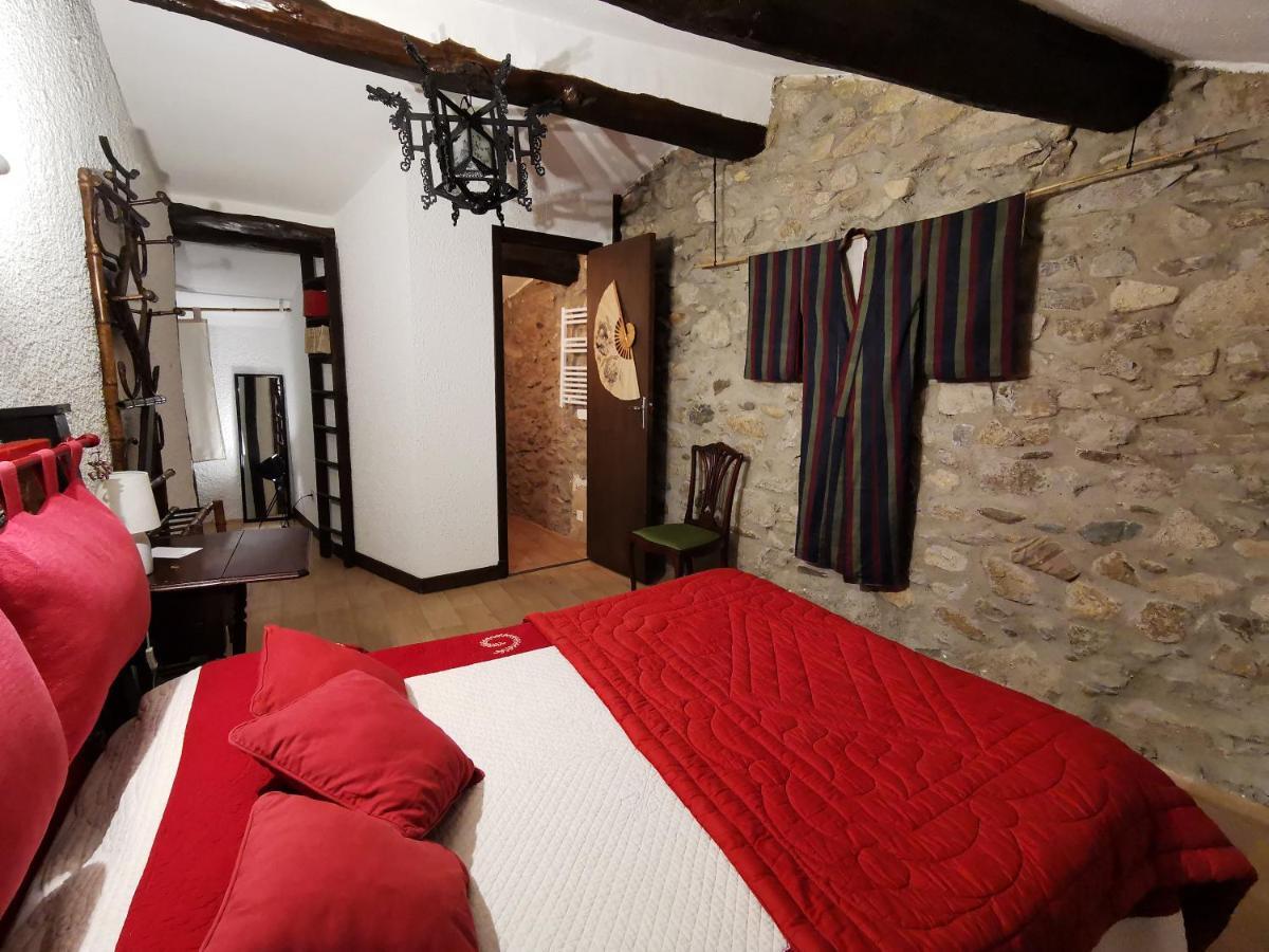 Logis Hotel Restaurant La Barguillere 圣皮埃尔德日瓦 外观 照片